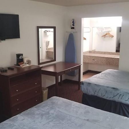 Hotel 2 Queen Beds Hotel Room 222 Wi-Fi Hot Tub Booking Stillwater Exterior photo