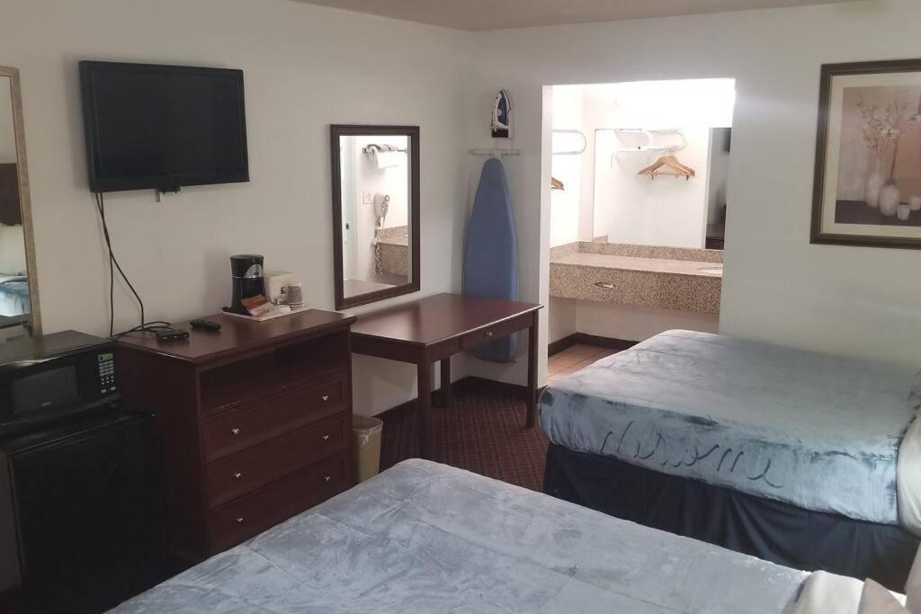 Hotel 2 Queen Beds Hotel Room 222 Wi-Fi Hot Tub Booking Stillwater Exterior photo