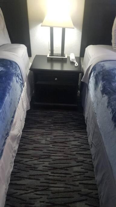Hotel 2 Queen Beds Hotel Room 222 Wi-Fi Hot Tub Booking Stillwater Exterior photo